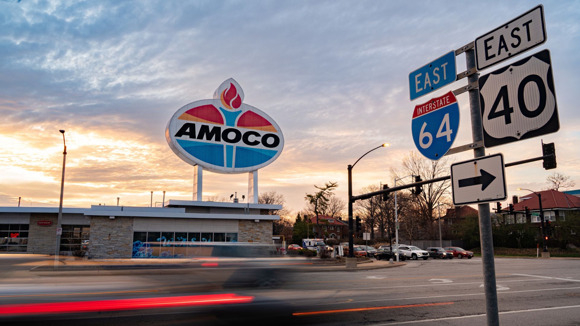 St Louis is home to the world's largest Amoco sign.