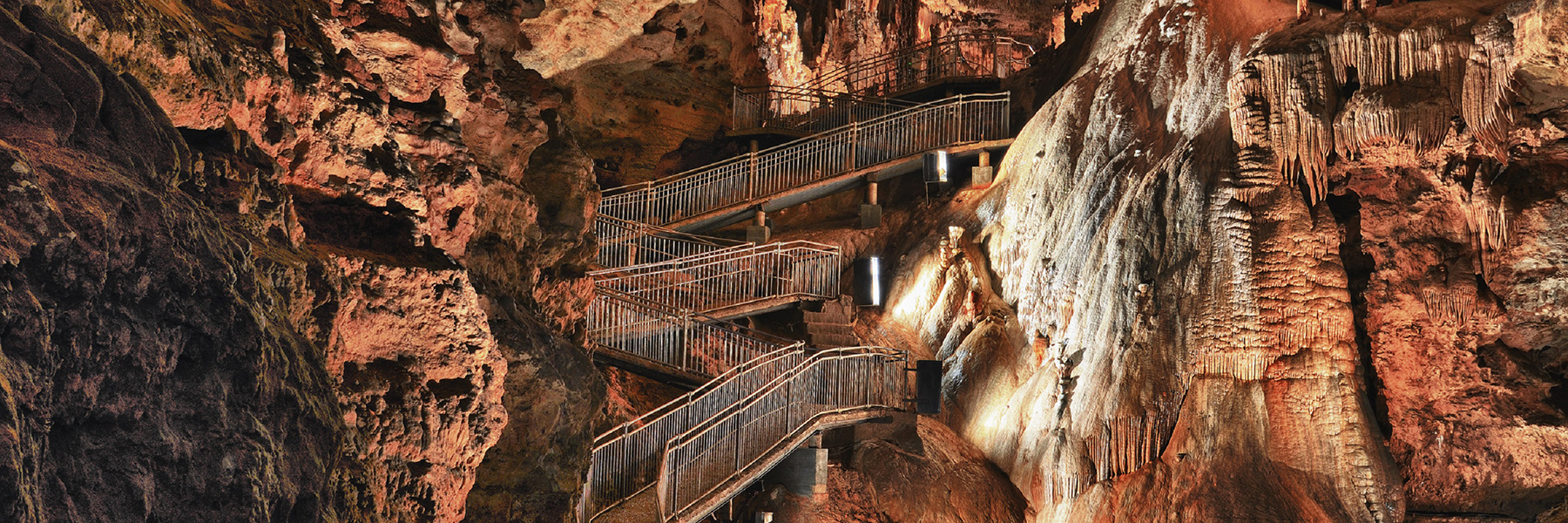 Meramec Caverns, one of the coolest caves near St Louis, offers some of the rarest and largest formations in the world.