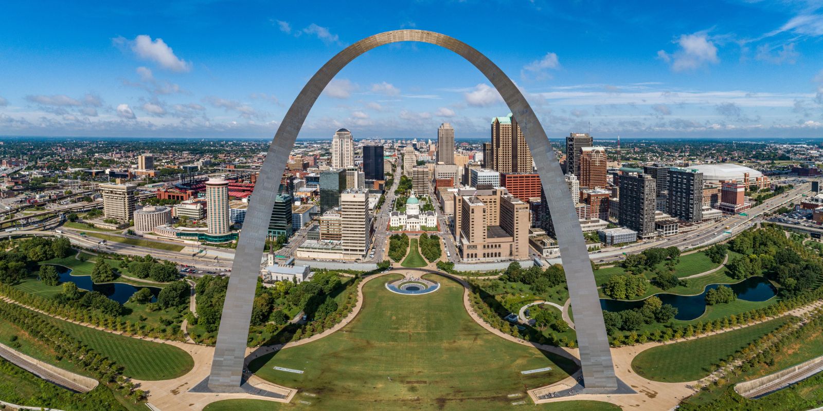 Downtown St. Louis starts at the banks of the Mississippi River, where you’ll find Gateway Arch National Park.