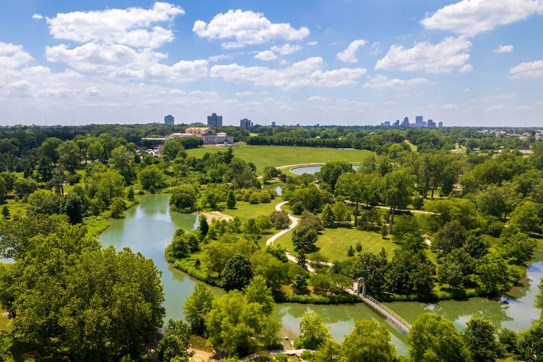 St Louis sightseeing tours traverse Forest Park.