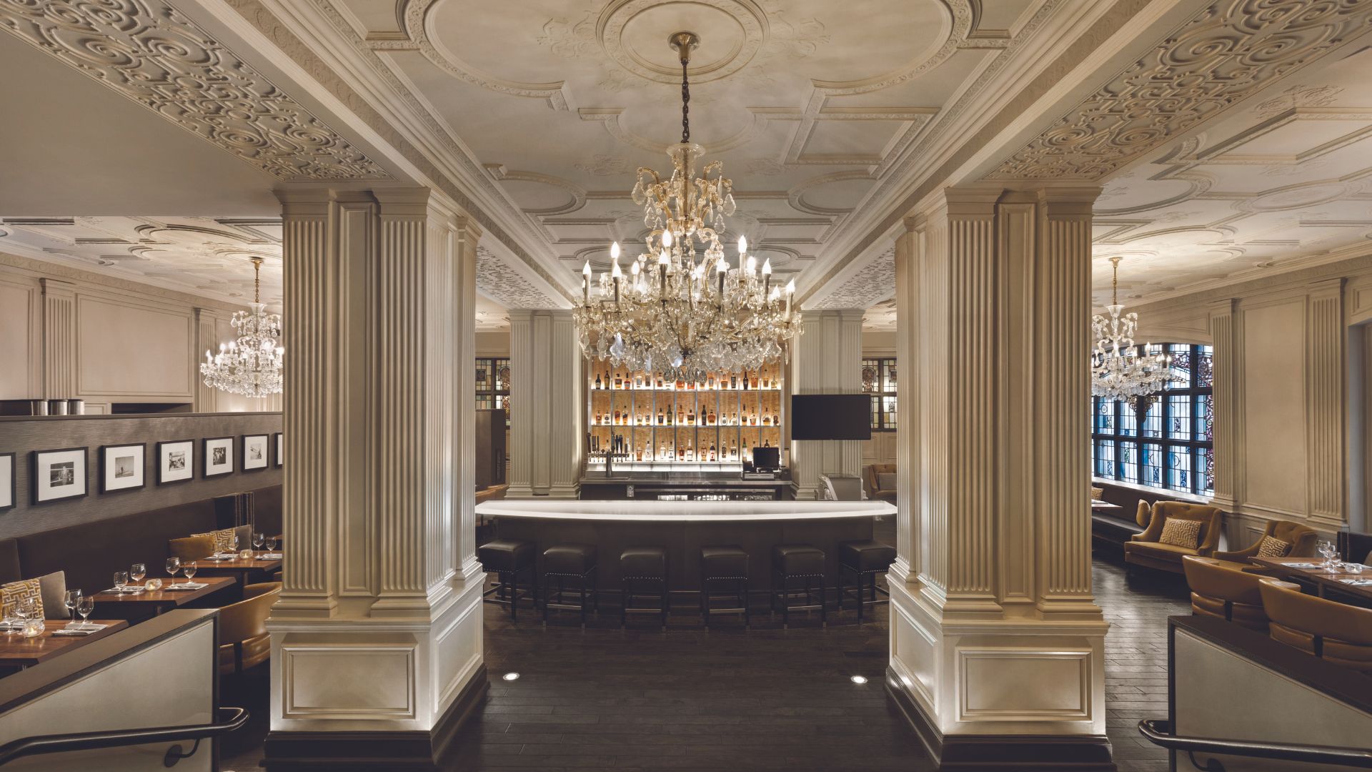 The entrance of Robie's at the Magnolia Hotel St. Louis is elegant.