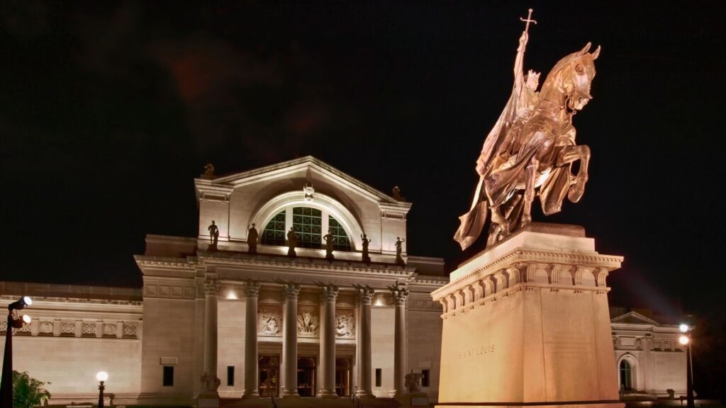 The Saint Louis Art Museum illuminated at night.