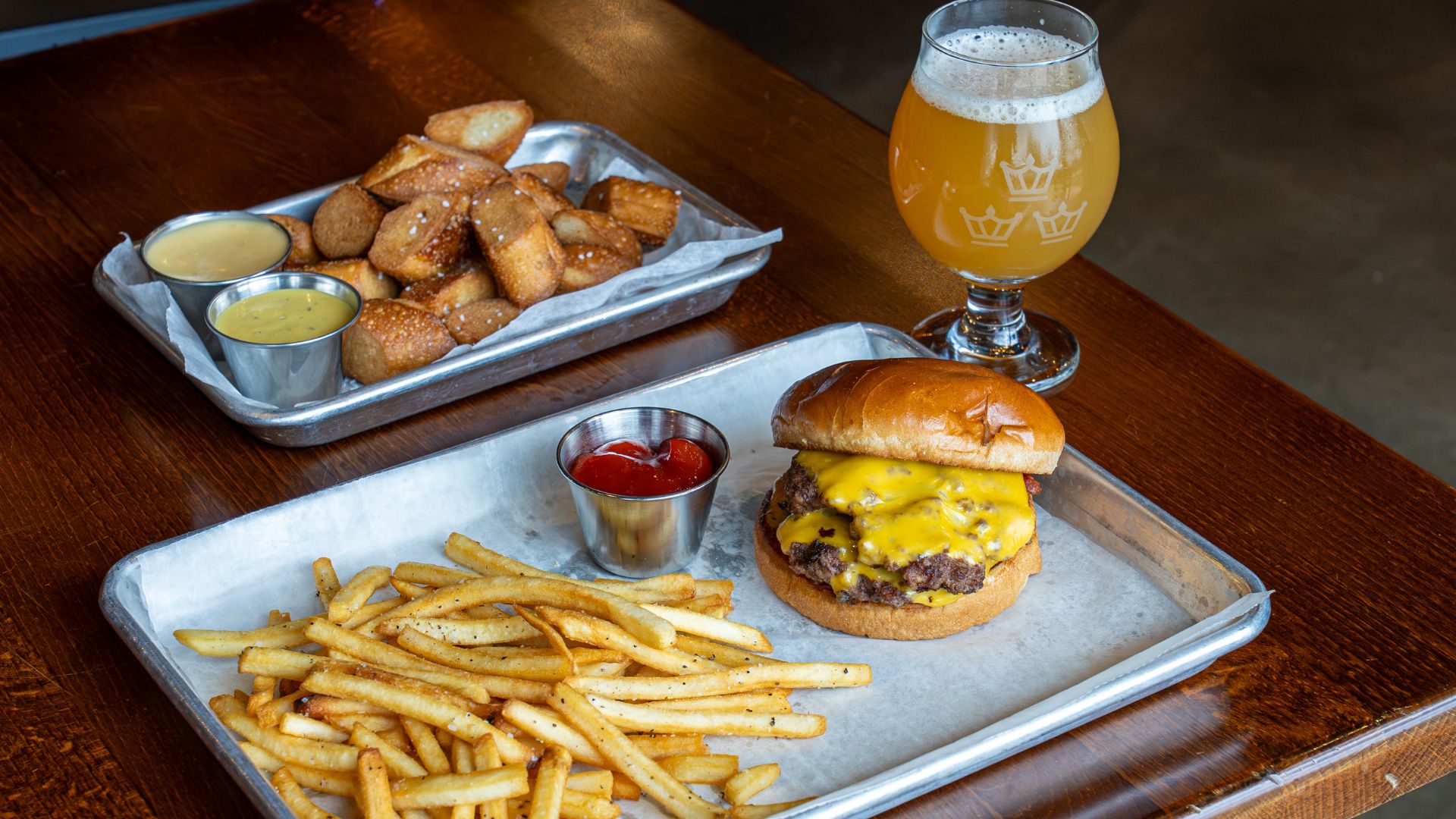 Six Mile Bridge pairs burgers and fries with craft beer.